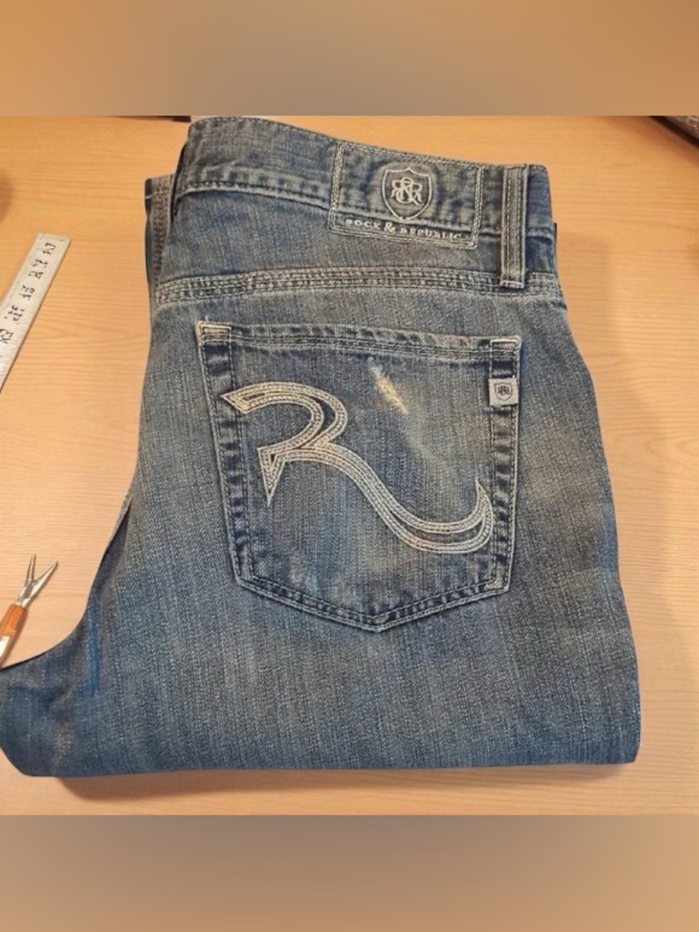 🔥 Men's Blue Straight Jeans with Signature Back Pocket